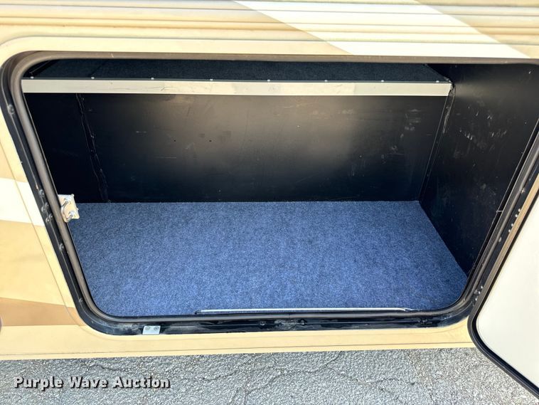 image for item EH6979 2016 Winnebago  Vista LX RV