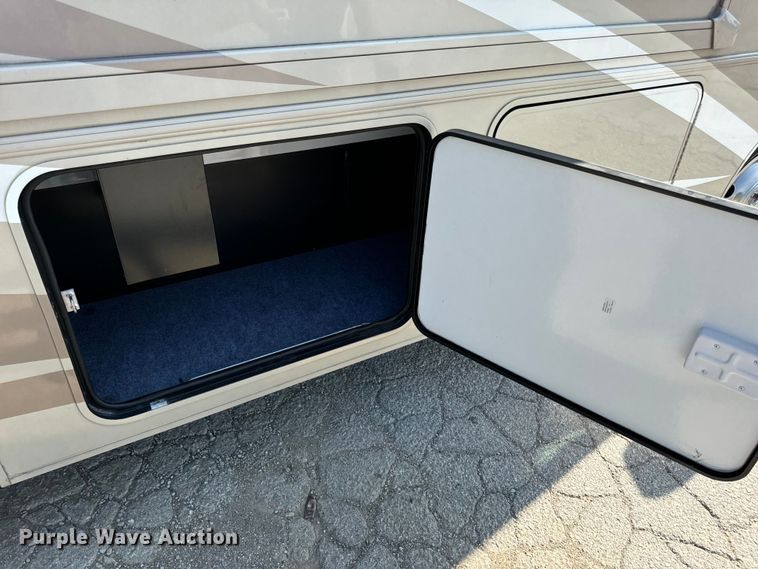 image for item EH6979 2016 Winnebago  Vista LX RV