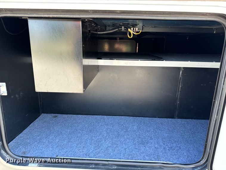 image for item EH6979 2016 Winnebago  Vista LX RV