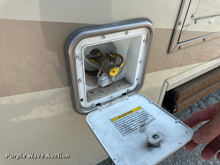 image for item EH6979 2016 Winnebago  Vista LX RV