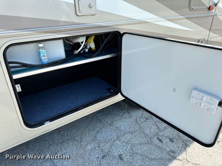 image for item EH6979 2016 Winnebago  Vista LX RV