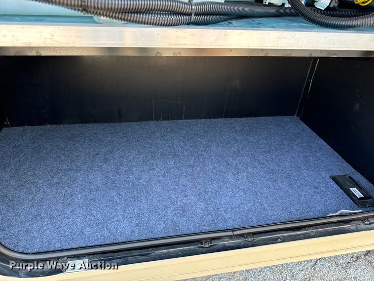 image for item EH6979 2016 Winnebago  Vista LX RV