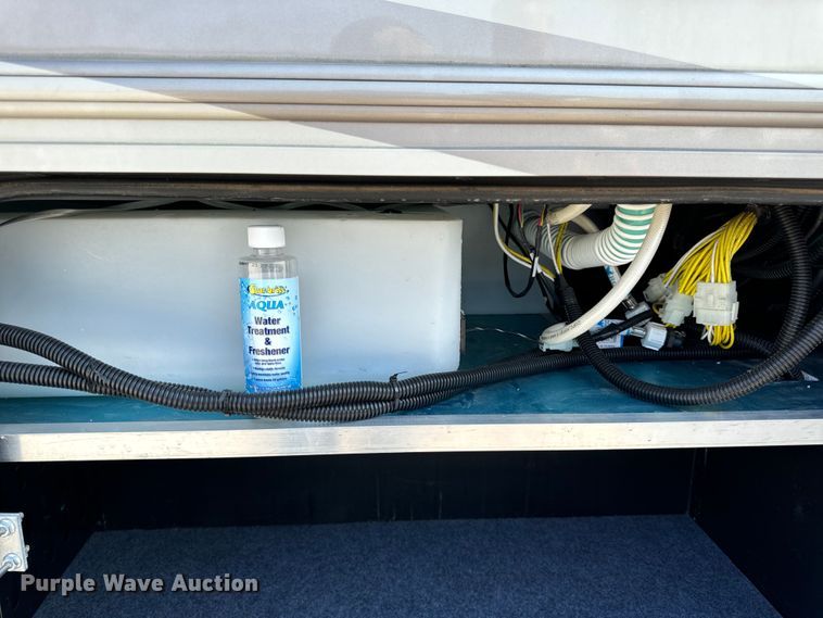 image for item EH6979 2016 Winnebago  Vista LX RV