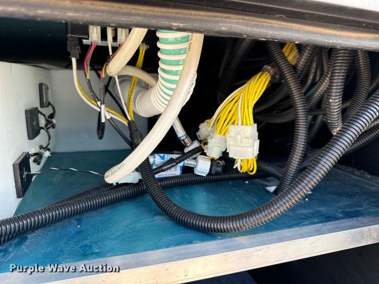 image for item EH6979 2016 Winnebago  Vista LX RV