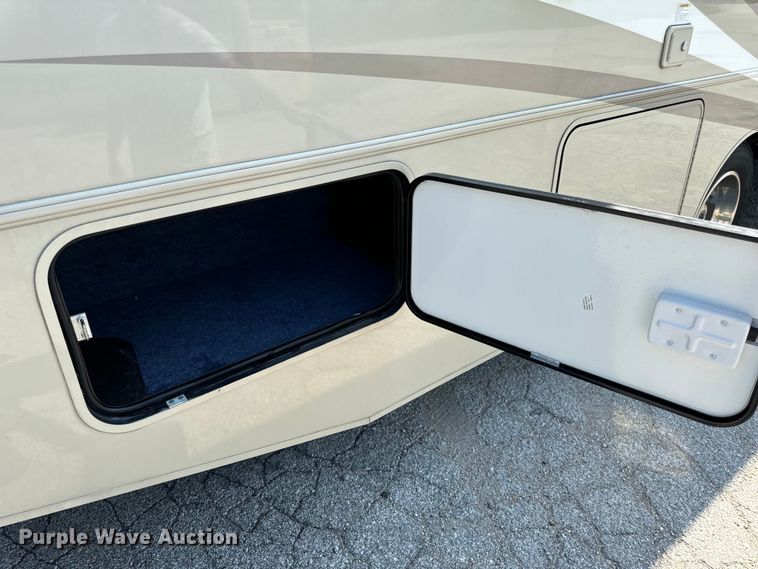 image for item EH6979 2016 Winnebago  Vista LX RV