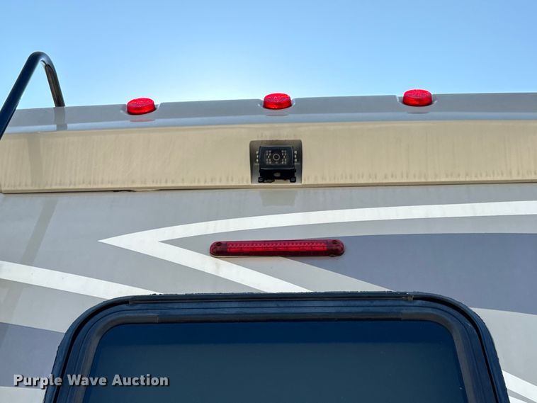 image for item EH6979 2016 Winnebago  Vista LX RV