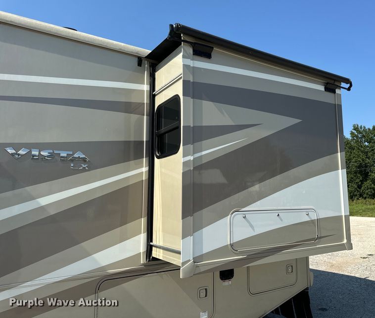 image for item EH6979 2016 Winnebago  Vista LX RV