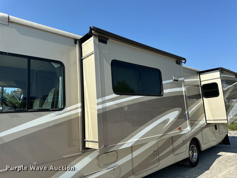 image for item EH6979 2016 Winnebago  Vista LX RV