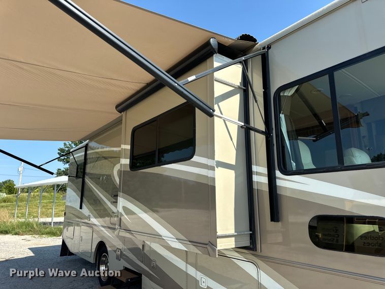 image for item EH6979 2016 Winnebago  Vista LX RV