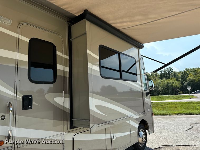 image for item EH6979 2016 Winnebago  Vista LX RV