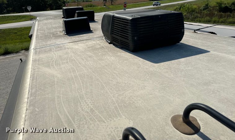 image for item EH6979 2016 Winnebago  Vista LX RV