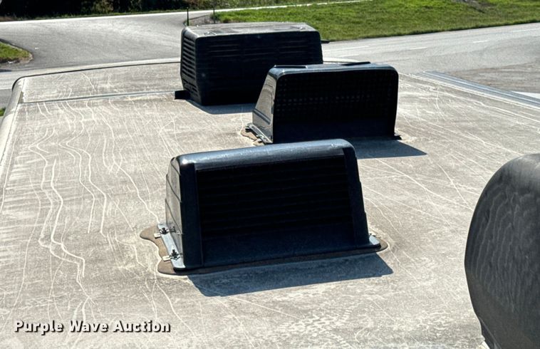 image for item EH6979 2016 Winnebago  Vista LX RV