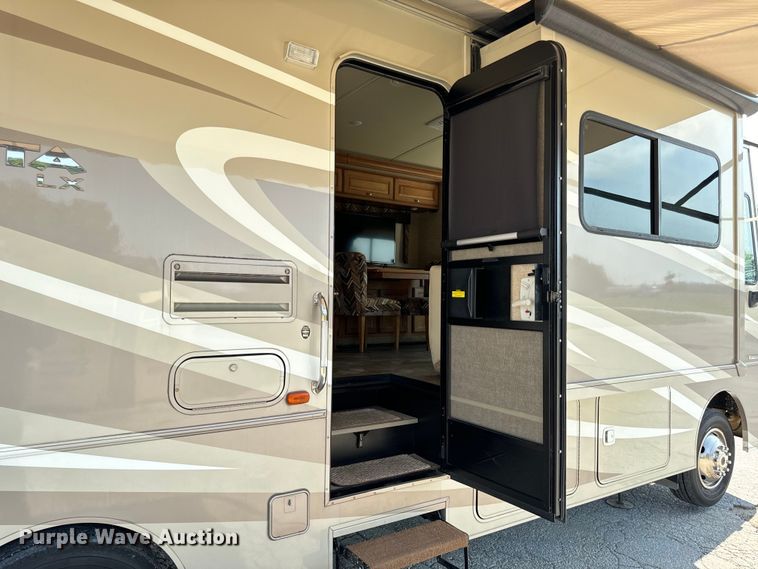 image for item EH6979 2016 Winnebago  Vista LX RV