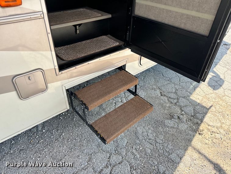 image for item EH6979 2016 Winnebago  Vista LX RV