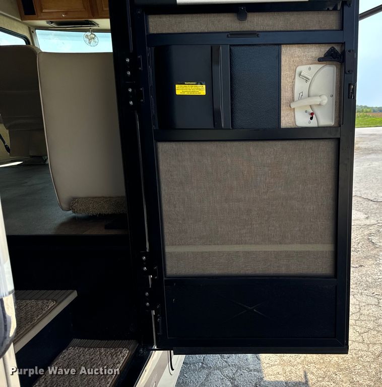 image for item EH6979 2016 Winnebago  Vista LX RV