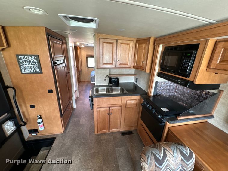 image for item EH6979 2016 Winnebago  Vista LX RV