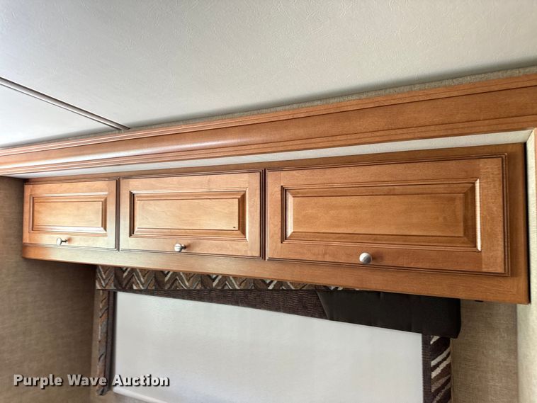 image for item EH6979 2016 Winnebago  Vista LX RV