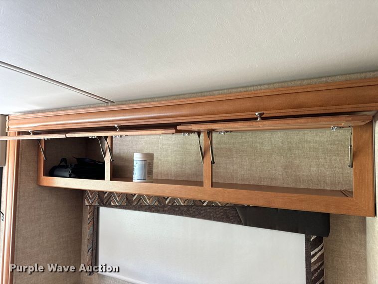 image for item EH6979 2016 Winnebago  Vista LX RV