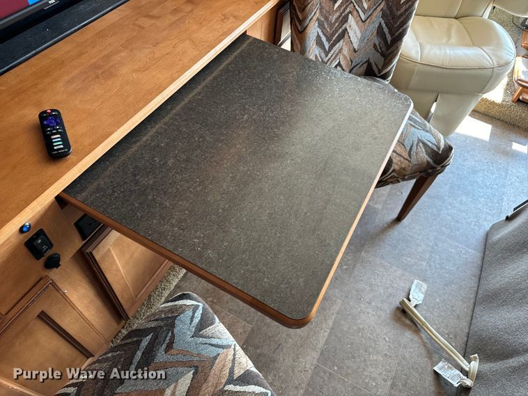 image for item EH6979 2016 Winnebago  Vista LX RV