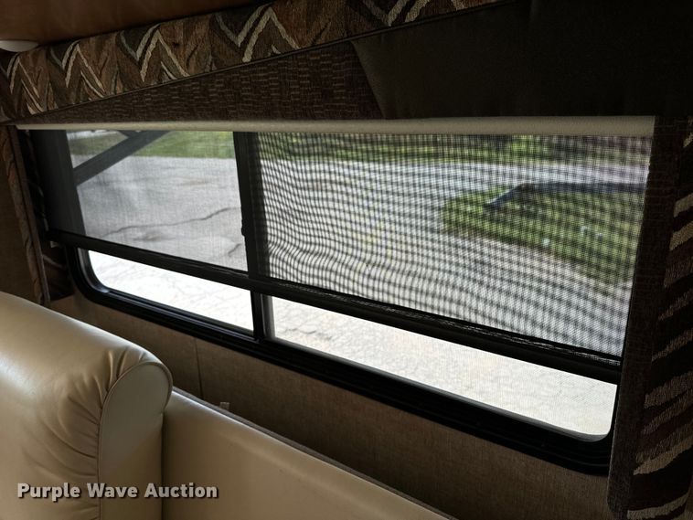 image for item EH6979 2016 Winnebago  Vista LX RV