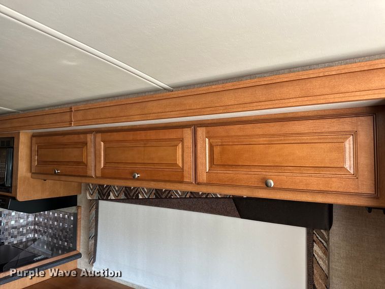 image for item EH6979 2016 Winnebago  Vista LX RV