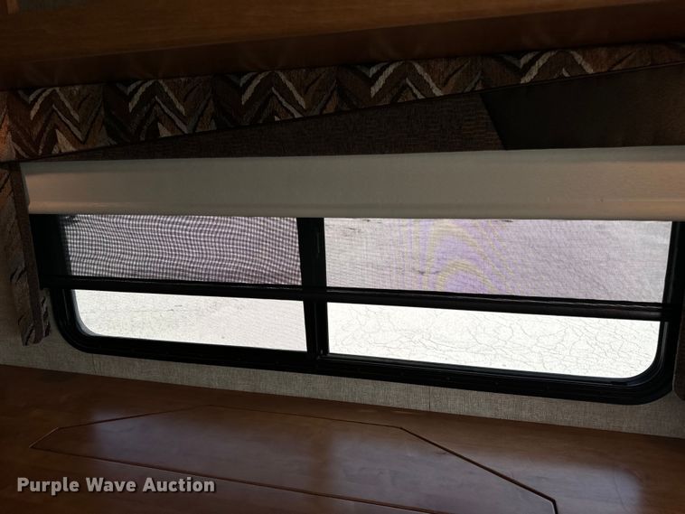 image for item EH6979 2016 Winnebago  Vista LX RV