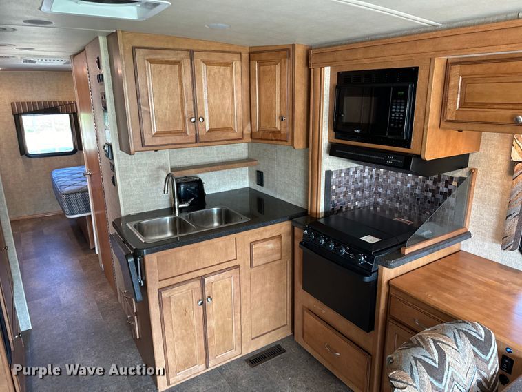 image for item EH6979 2016 Winnebago  Vista LX RV