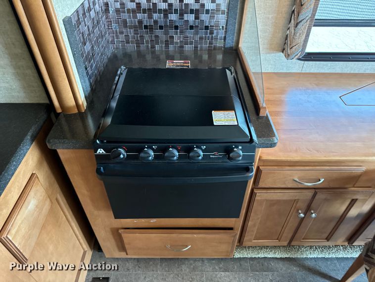 image for item EH6979 2016 Winnebago  Vista LX RV