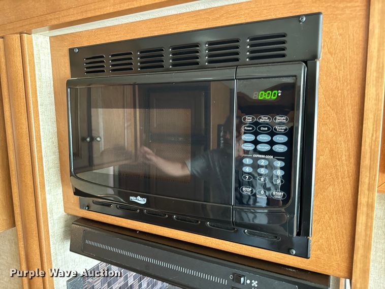 image for item EH6979 2016 Winnebago  Vista LX RV