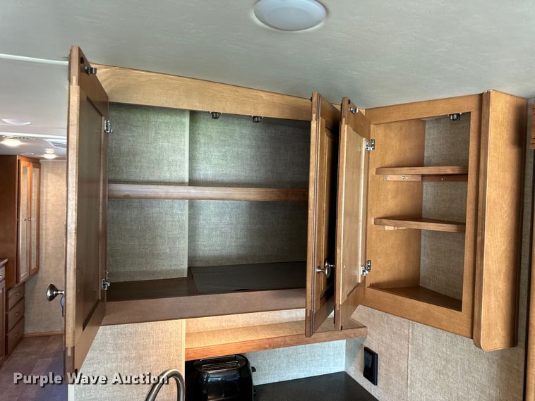 image for item EH6979 2016 Winnebago  Vista LX RV