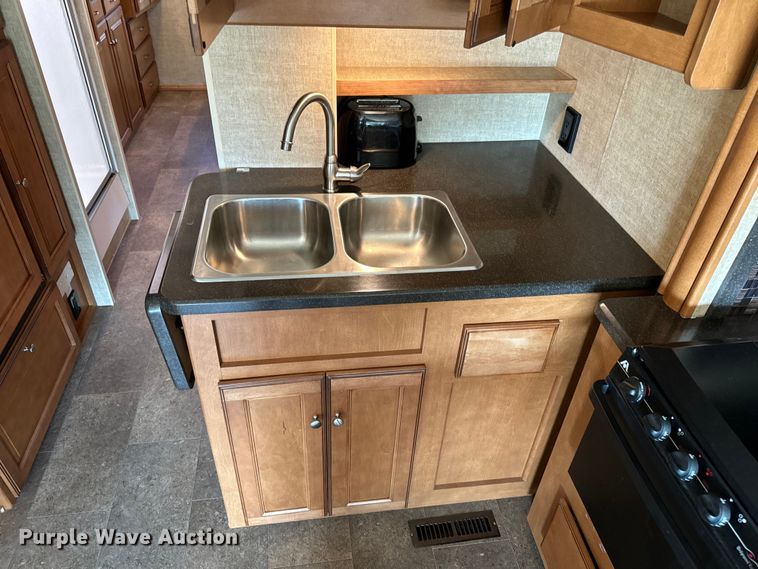 image for item EH6979 2016 Winnebago  Vista LX RV