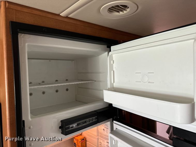 image for item EH6979 2016 Winnebago  Vista LX RV