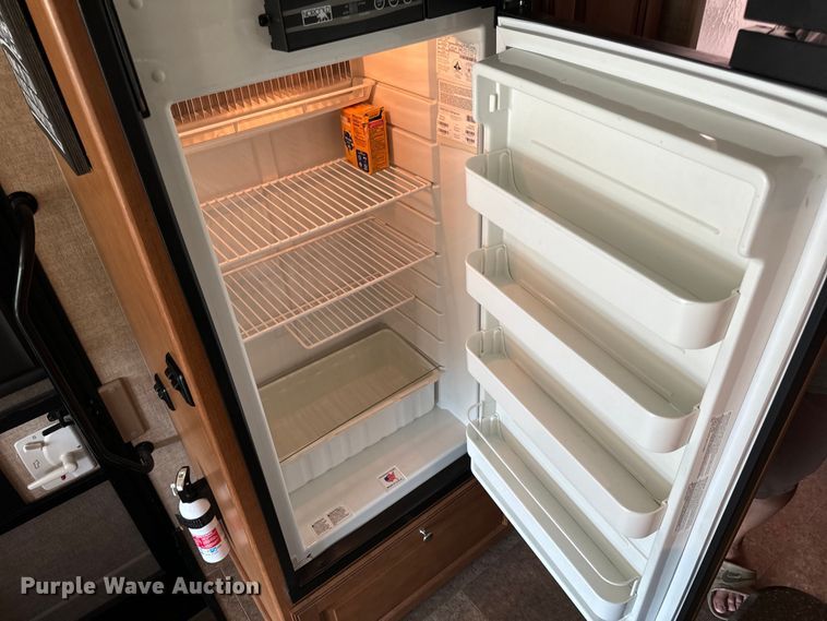 image for item EH6979 2016 Winnebago  Vista LX RV