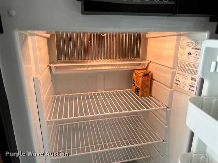 image for item EH6979 2016 Winnebago  Vista LX RV