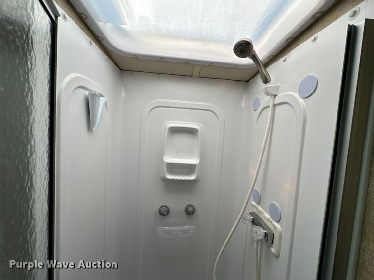 image for item EH6979 2016 Winnebago  Vista LX RV