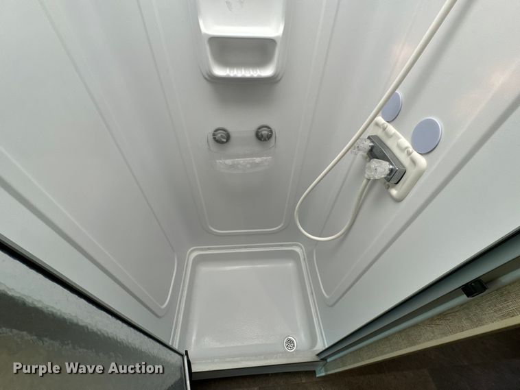 image for item EH6979 2016 Winnebago  Vista LX RV