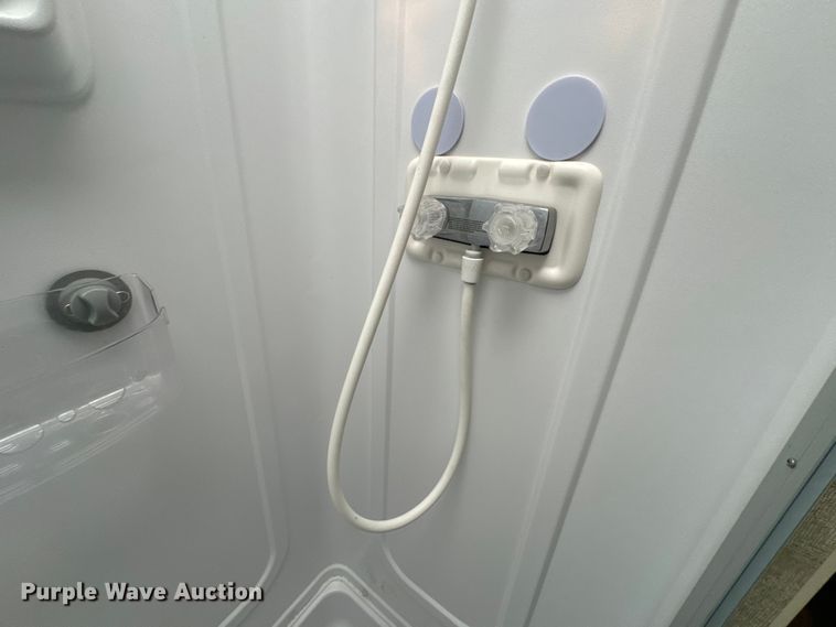 image for item EH6979 2016 Winnebago  Vista LX RV