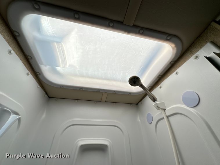 image for item EH6979 2016 Winnebago  Vista LX RV