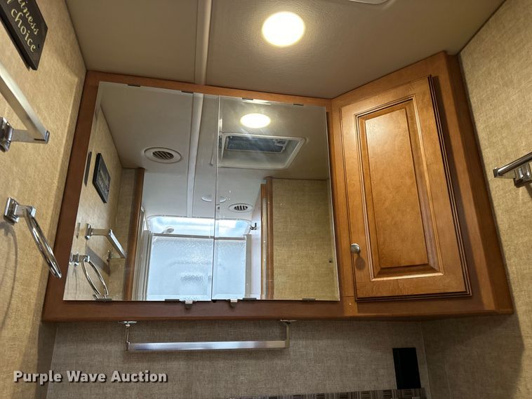 image for item EH6979 2016 Winnebago  Vista LX RV