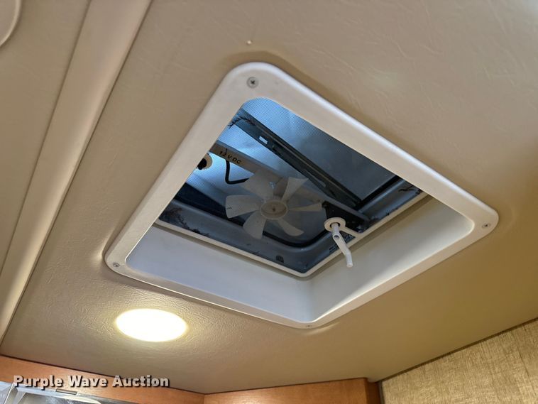 image for item EH6979 2016 Winnebago  Vista LX RV