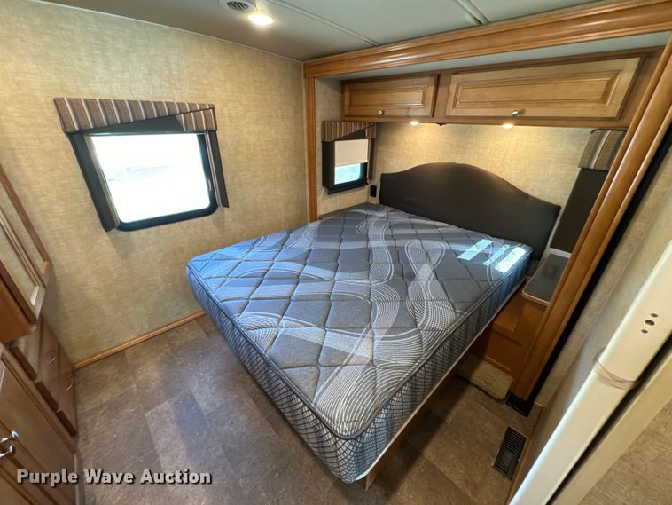 image for item EH6979 2016 Winnebago  Vista LX RV