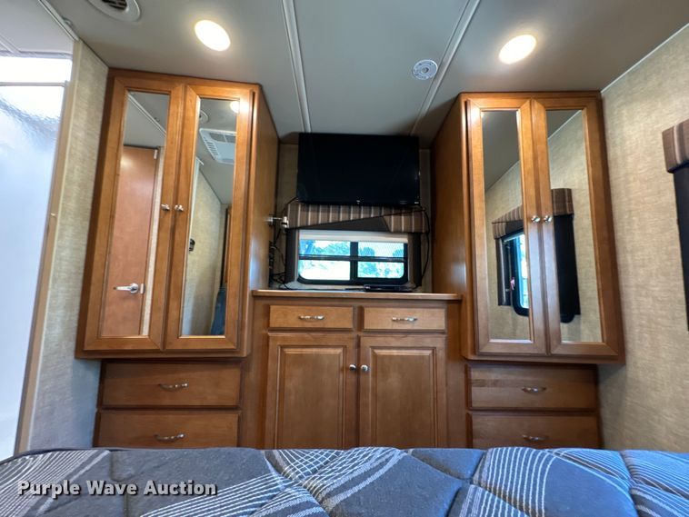 image for item EH6979 2016 Winnebago  Vista LX RV