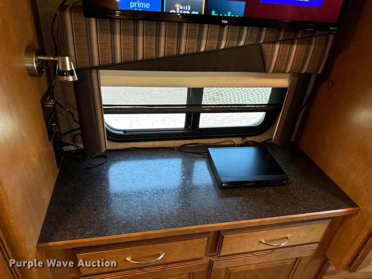 image for item EH6979 2016 Winnebago  Vista LX RV