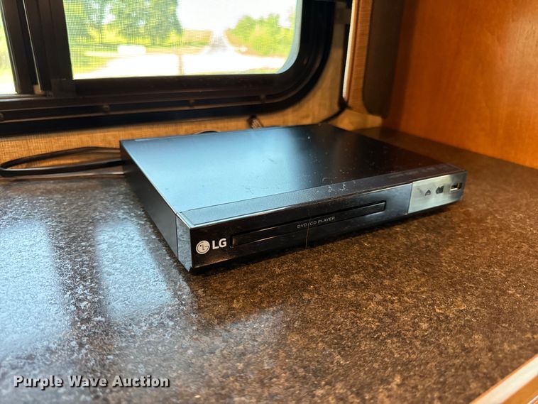 image for item EH6979 2016 Winnebago  Vista LX RV