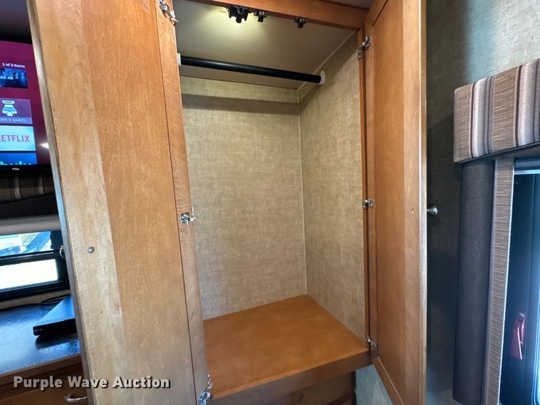 image for item EH6979 2016 Winnebago  Vista LX RV