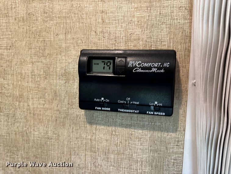 image for item EH6979 2016 Winnebago  Vista LX RV