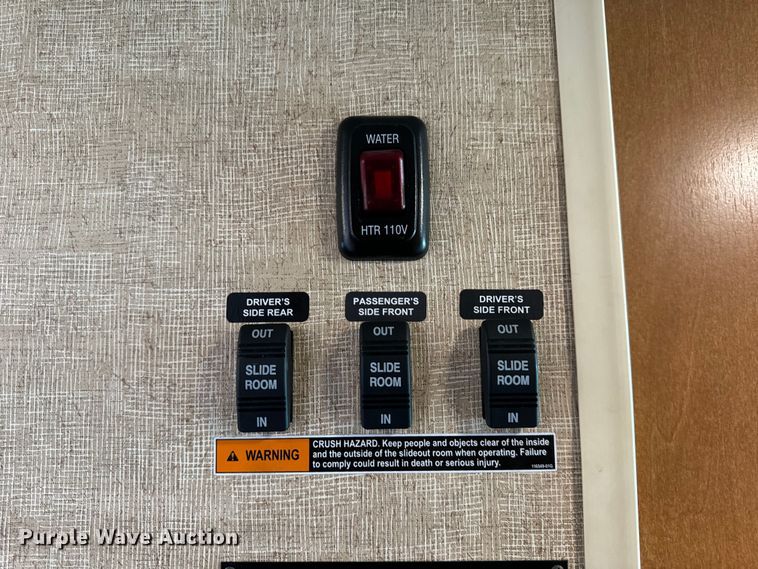 image for item EH6979 2016 Winnebago  Vista LX RV