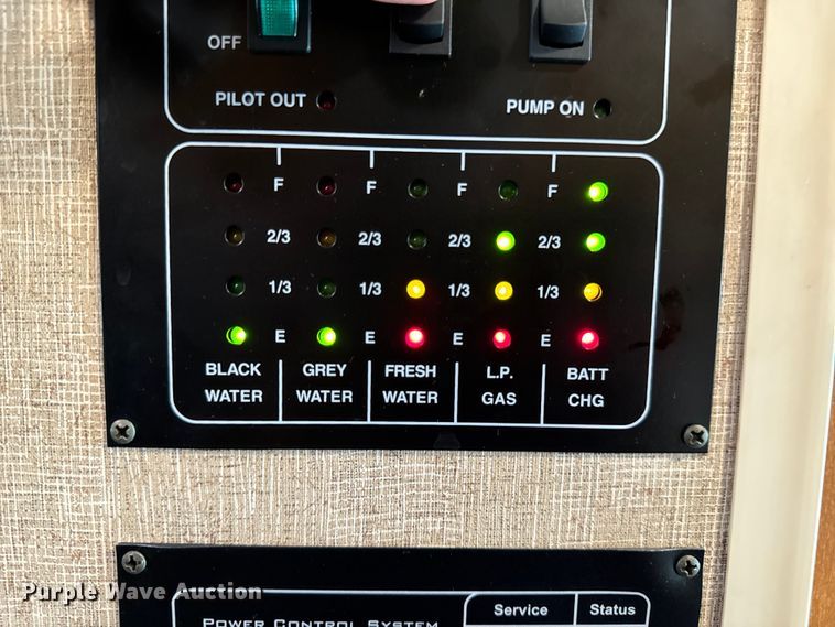 image for item EH6979 2016 Winnebago  Vista LX RV