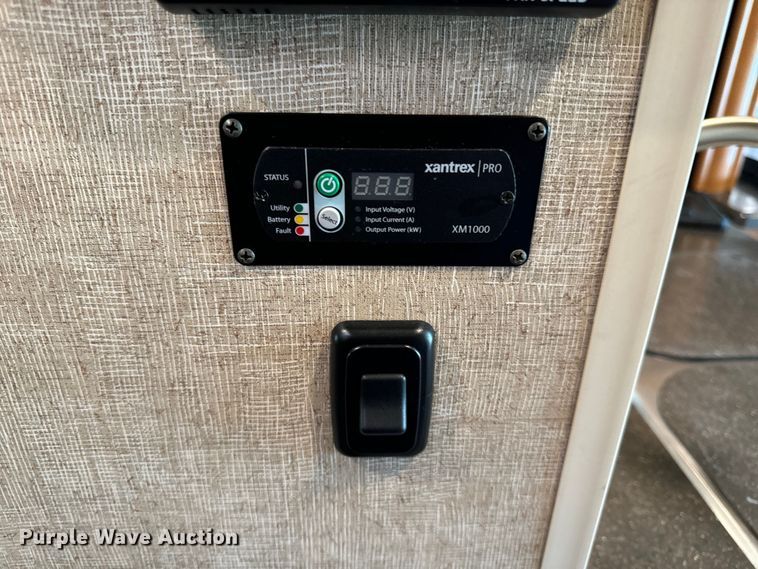 image for item EH6979 2016 Winnebago  Vista LX RV