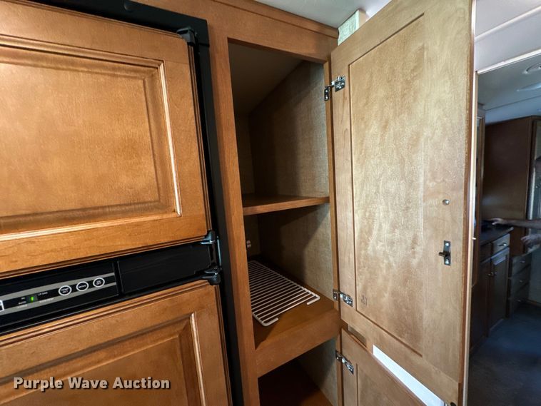 image for item EH6979 2016 Winnebago  Vista LX RV